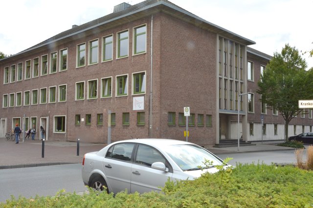 Das alte Schulgebäude am Brink soll nun komplett abgerissen und als Gesamtschule neu gebaut werden.