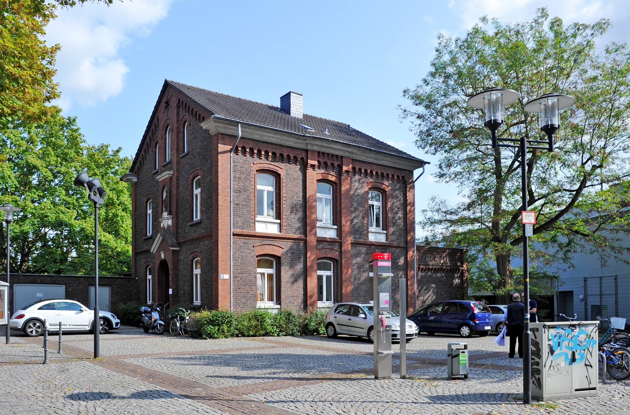 Das alte Pfarrhaus bleibt erhalten, wird jedoch von einem Teil seiner späteren Anbauten befreit. Foto: de Clerque