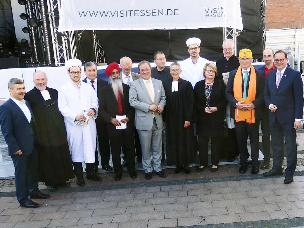 Der NRW-Tag in der Essener City wurde mit Friedensgrüßen der Religionen eröffnet. Pressefoto: Kirchenkreis Essen/Stefan Koppelmann