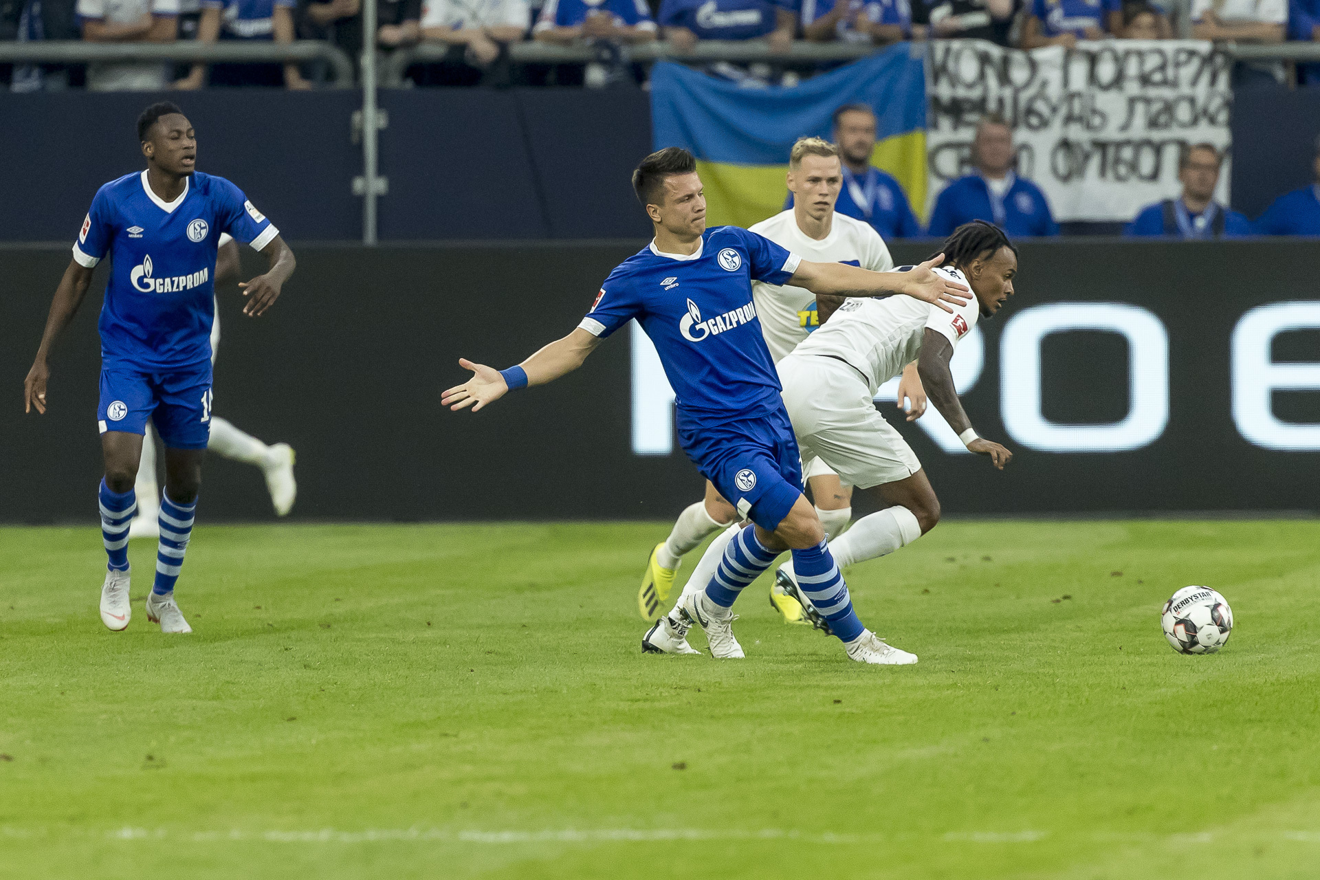 Yevhen Konoplyanka leistete sich in der Nachspielzeit noch eine Notbremse und wurde nun für ein Spiel gesperrt.