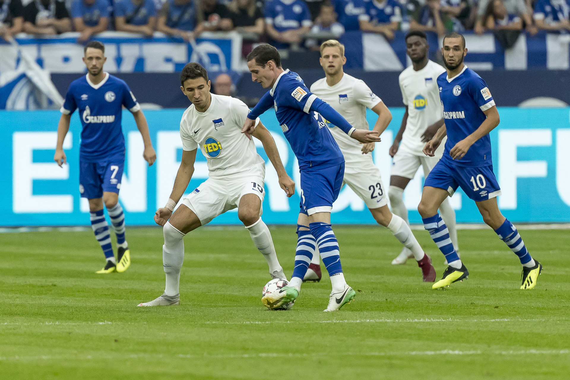 Schalke-Neuzugang Sebastian Rudy wurde in Manndeckung genommen und blieb deswegen völlig wirkungslos. Die Folge: Auswechslung nach 51 Minuten.