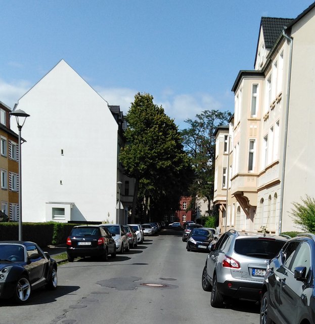 Das ungeordnete Parken in der Straße In der Schuttenbeck sorgt für einen Behinderung von Rettungsfahrzeugen oder Müllwagen. Foto: UWGFB