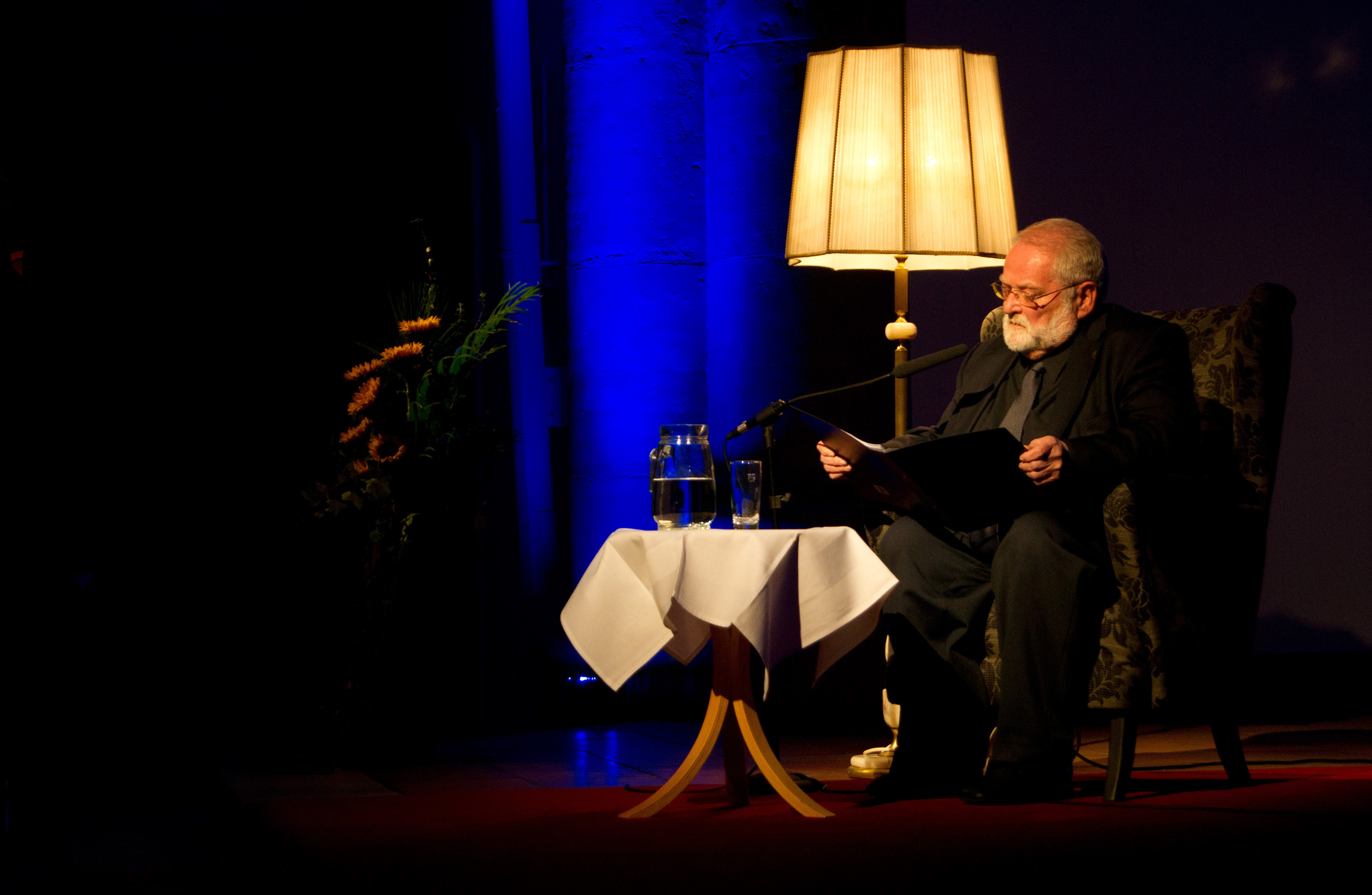 Ein Mann mit einer tollen Stimme: Hans-Joachim Paul, ehemaliger Direktor des Haranni-Gymnasiums, liest wieder Märchentexte.
