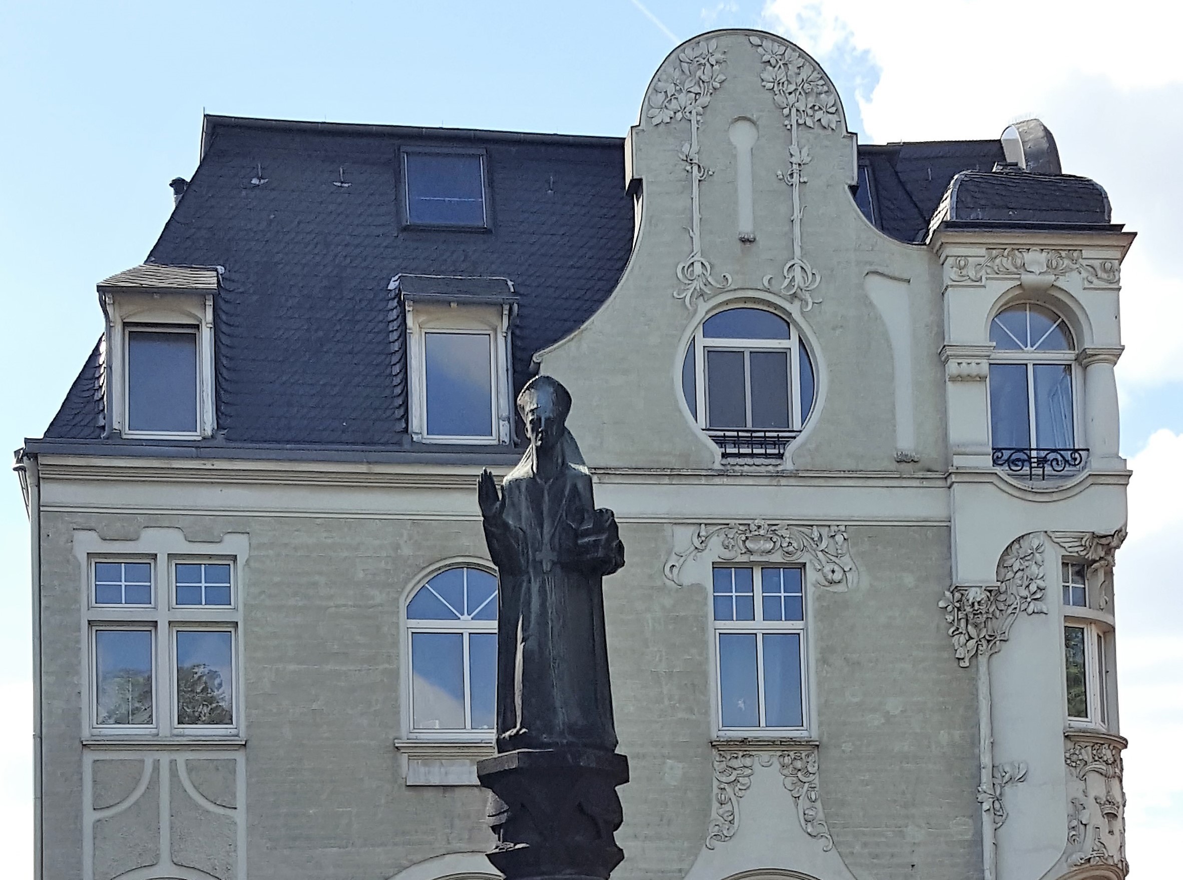 Der Stadtpatron Ludgerus vor dem früheren Hotel „Zur Krone“.
Foto: Henschke