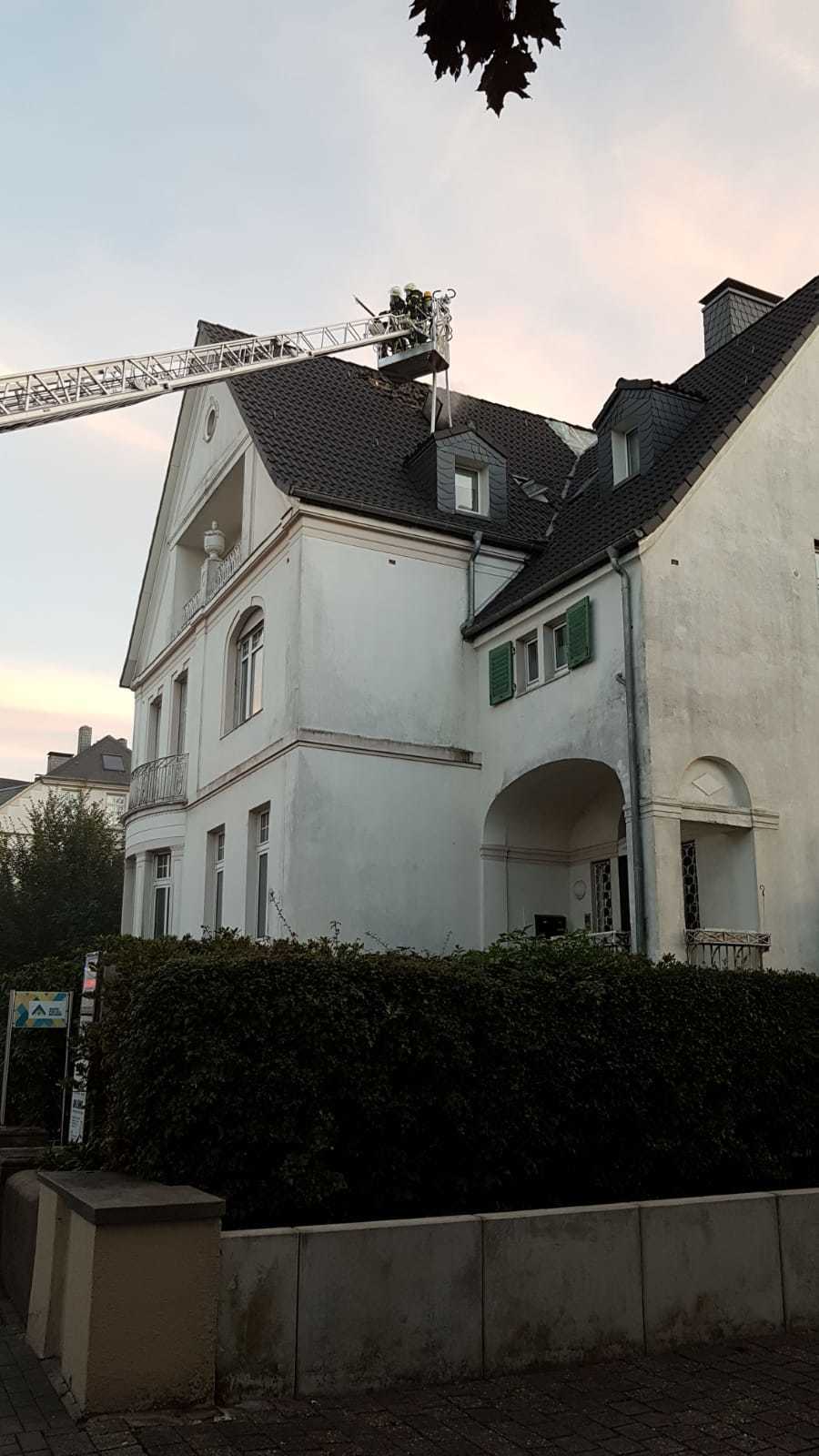 Nur vier Tage nach dem ersten Brand muss die Feuerwehr wieder zur Offerstraße ausrücken. Foto: Feuerwehr