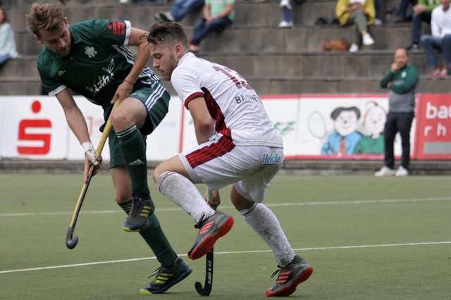 Tanzen statt Hockey auf dem Kunstrasen im Waldstadion.
