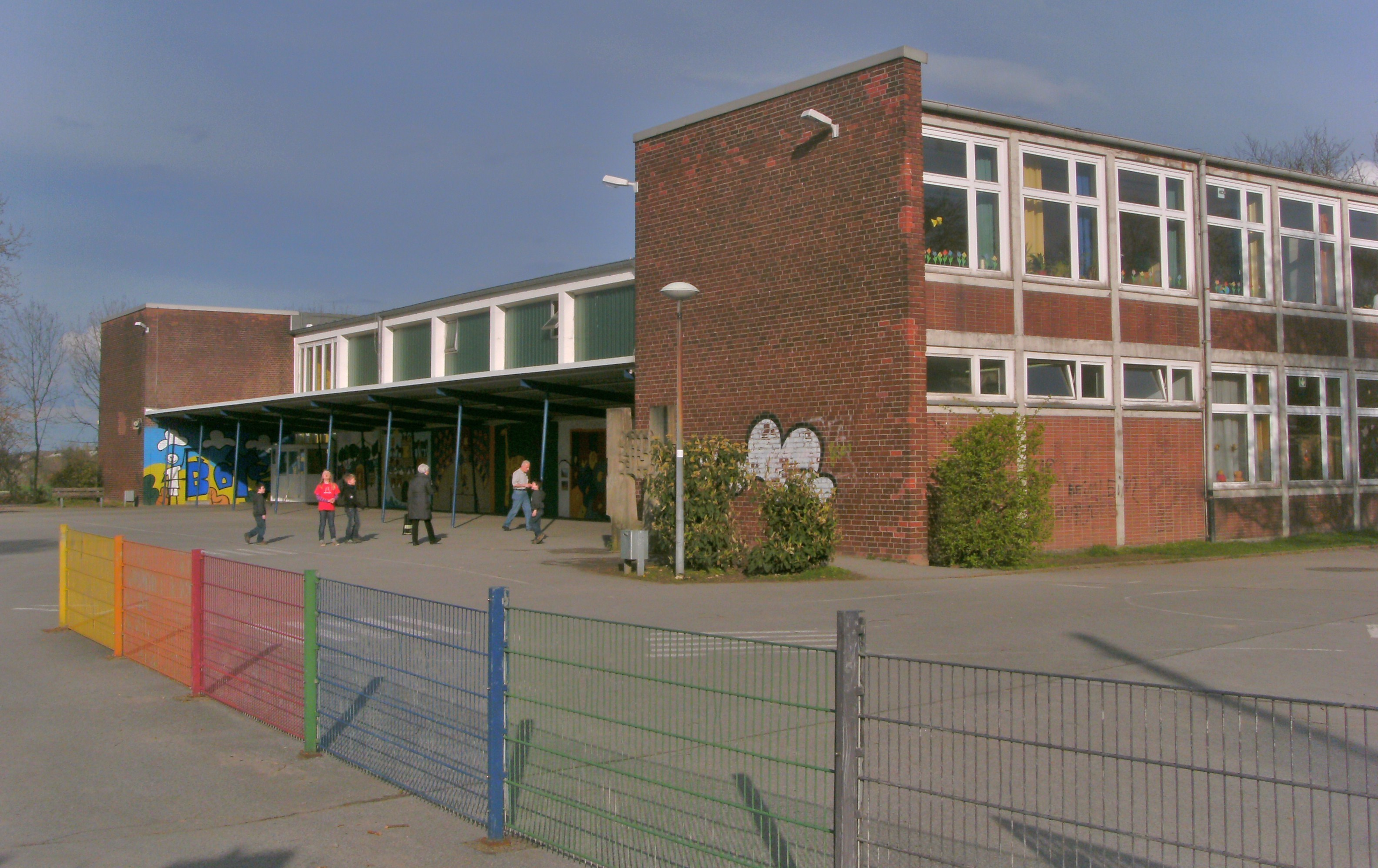 Die städt-katholische Altfriedschule - Ausbau für fast 10 Mio € durchwinken oder doch besser die Neugründung einer 2 zügigen Gemeinschaftsgrundschule im Stadtbezirk IV