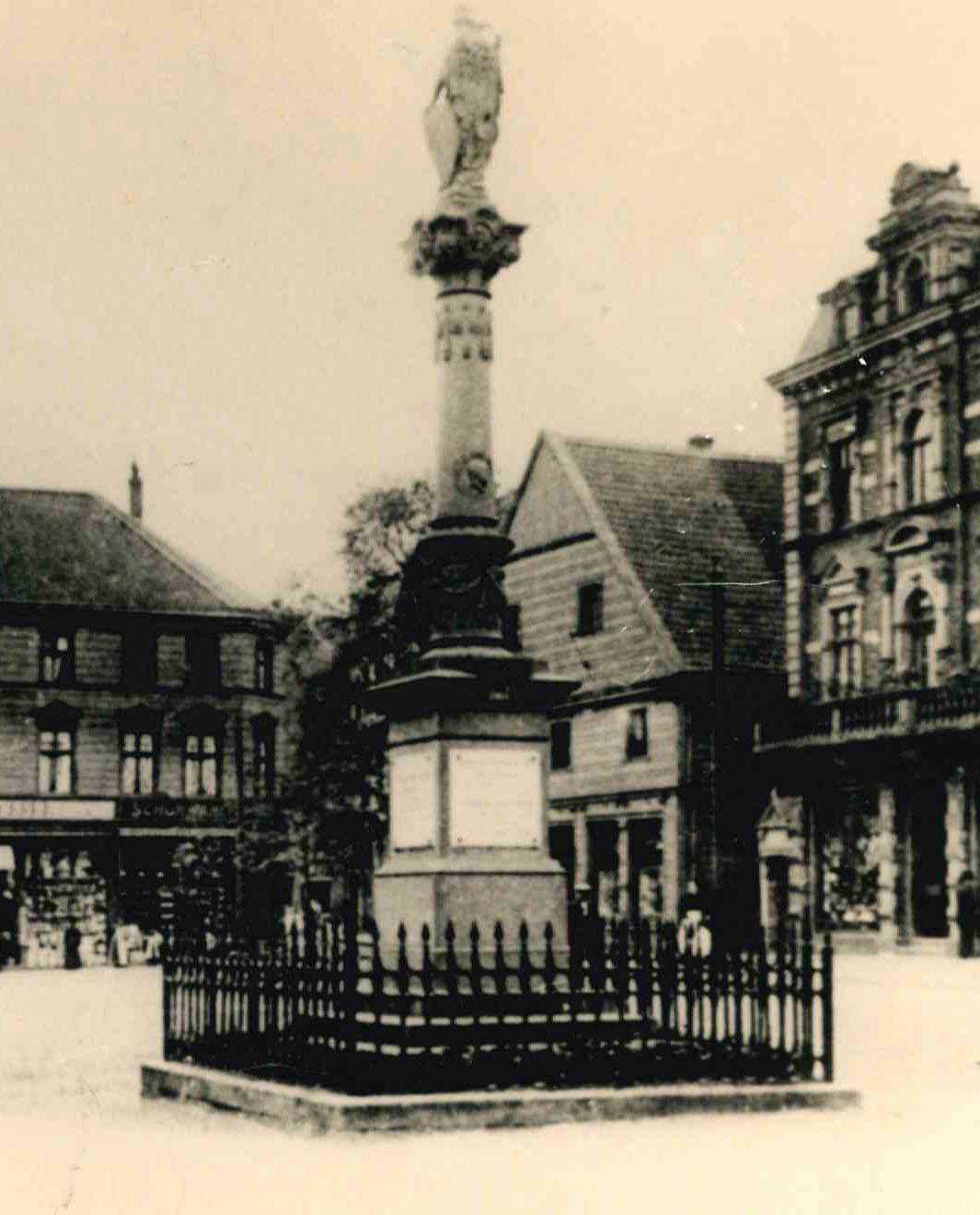 Die echte Jungfrau des Hohenzollern-Denkmals in Eickel. Im Krieg wurde sie eingeschmolzen.