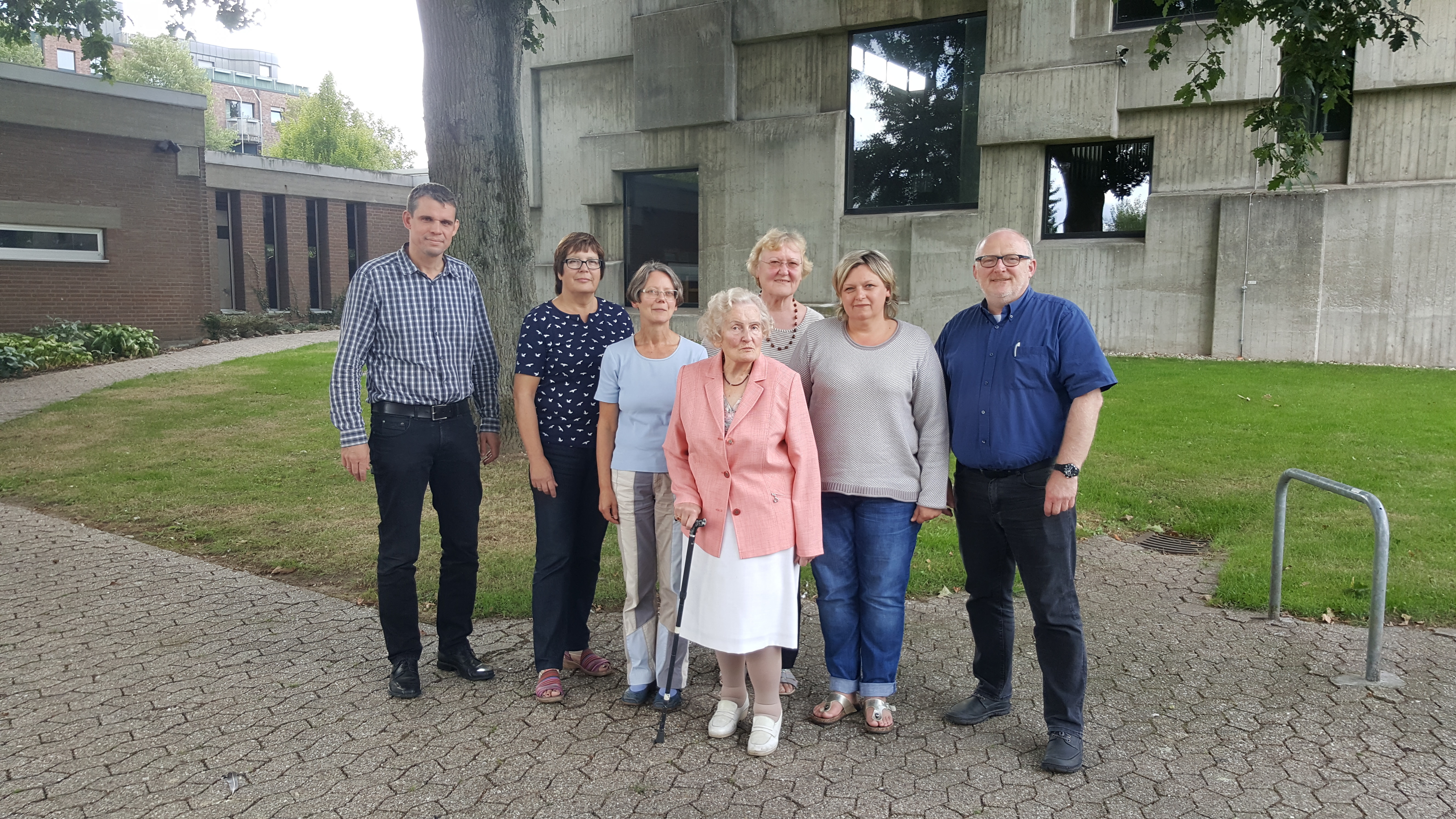(v.li) Georg Freuling, Brigitte Angenendt, Elisabeth Schell, Ute Tödter, Julia Weber, Irina Kroll und Joachim Rohländer.
