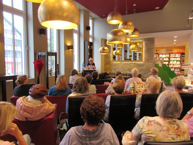 Mittwoch ist Lesetag - Krimiautorin Heidrun Bücker liest aus ihrem neusten Buch