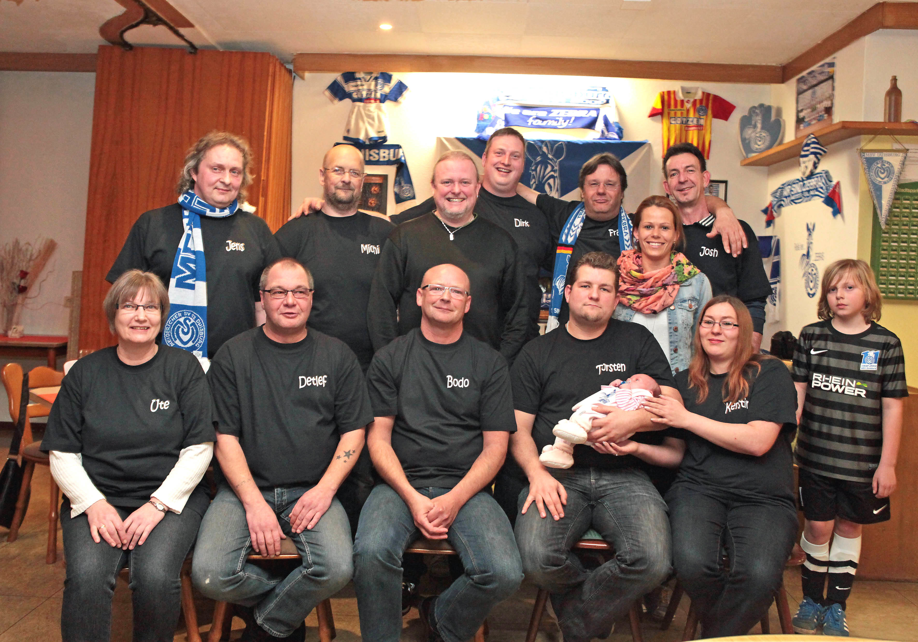 Unser Bild zeigt 2013 zum Start der RuKa'ner Zebras die Ehrengäste MSV-Mannschaftsführerin Jennifer Oster (zweite Reihe ganz rechts) und Markus Krebs (zweite Reihe dritter von links). Fotos: Ferdi Seidelt