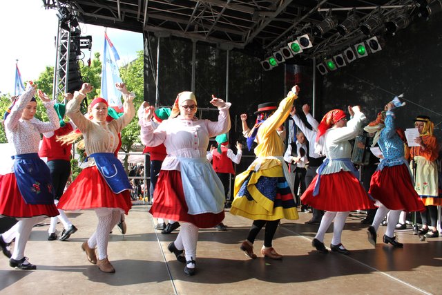 Zahlreiche internationale Tanzgruppen zeigen beim diesjährigen "Dies Internationalis" ihr Können.
