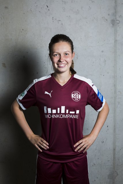 Bei ihrem Verein, der SGS Essen, fühlt sich Jana rundum wohl. 2017 hat die gebürtige Dinslakenerin die Fritz-Walter-Medaille in Gold gewonnen.