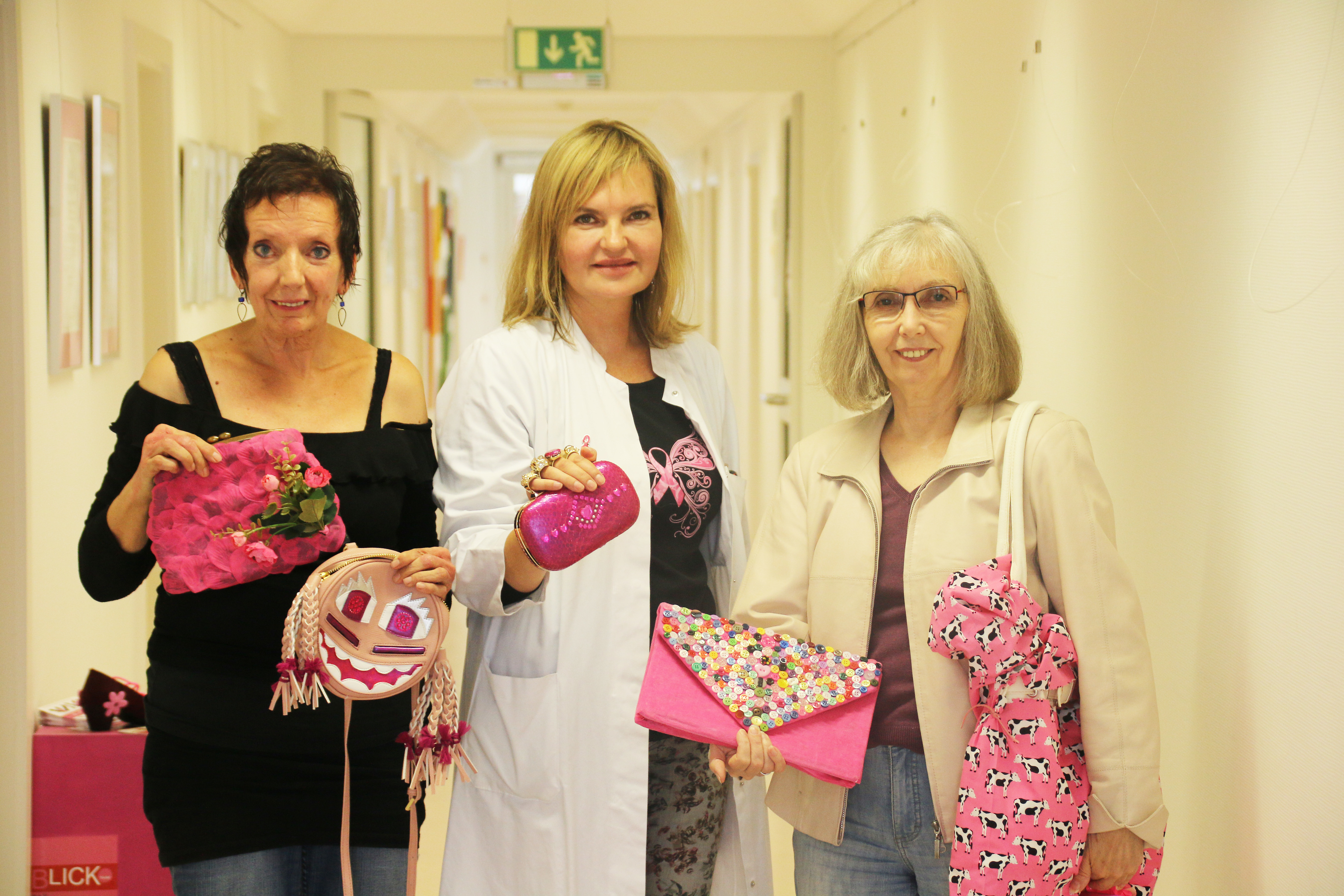 Das Foto zeigt Dr. Daniela Rezek (Mitte), Ulrike Tebbe und Lisa Quick