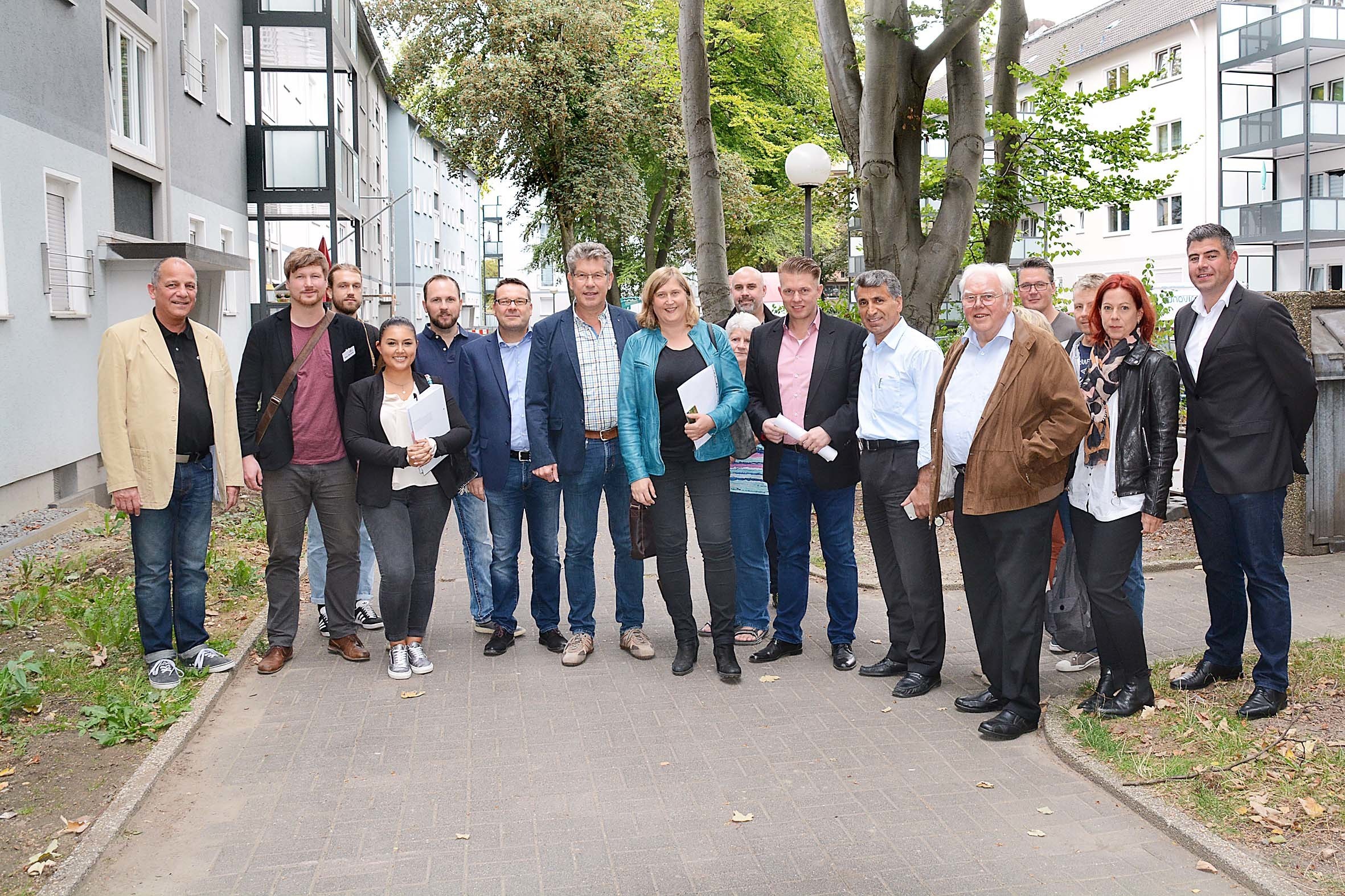 Ein Beispiel für lohnende Investitionen in Sicherheit und gemeinsames Handeln im Quartier begutachteten Eigentümer auf Einladung des Forums und Vivawest in der modernisierten Siedlung Lütgenholz.