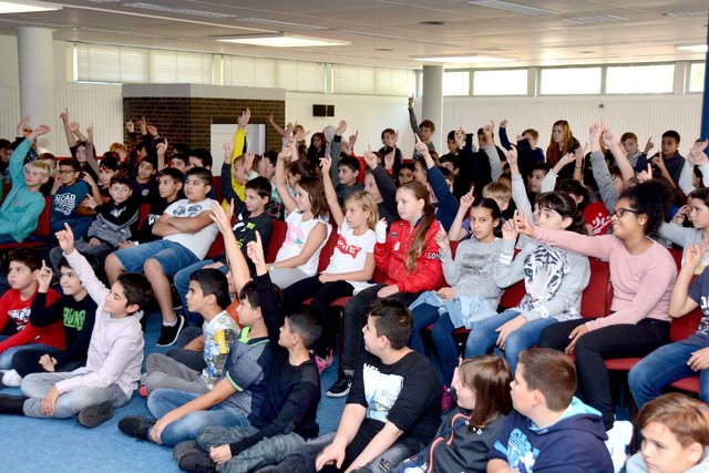 Die 160 Fünftklässler der Gesamtschule Scharnhorst hatten viel Spaß an dem Stück.