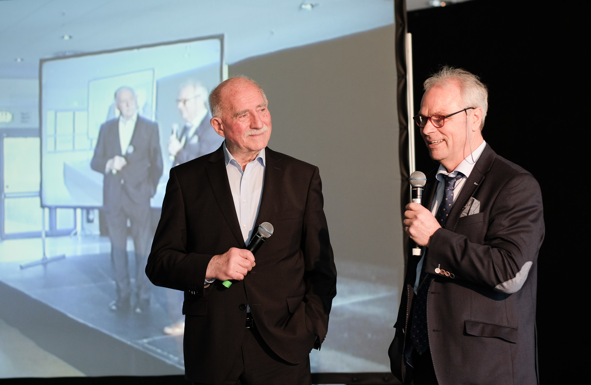 Bernhard "Ennatz" Dietz feierte in diesem Jahr in der Arena seinen 70. Geburtstag, hier zusammen mit Kult-Kommentator Werner Hansch. Im Oktober bekommt er noch einen Film geschenkt.