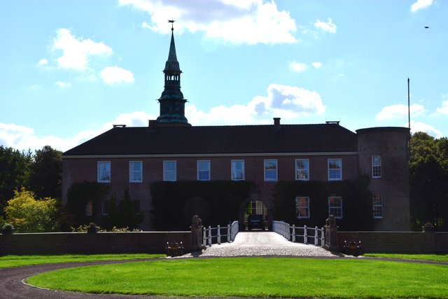 Schloss Lütetsburg von vorne.