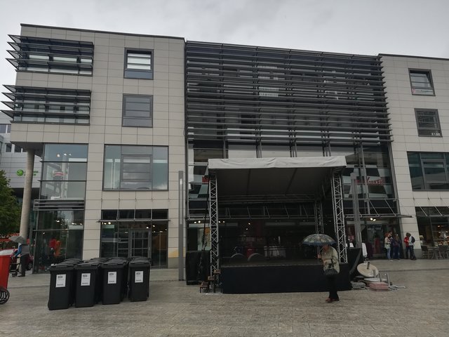 Die Bühne für das tolle Musikprogramm während des Festivals steht schon. | Foto: Patrick Jost