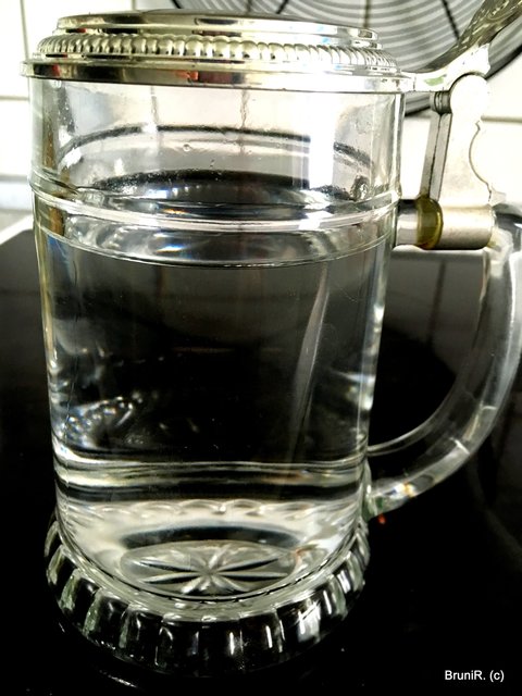 Dazu trinke ich Wasser aus dem Kran!