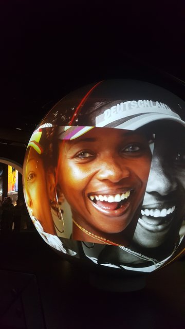 Lachen verbindet.
Foto mit Erlaubnis des Fussballmuseums Dortmund.