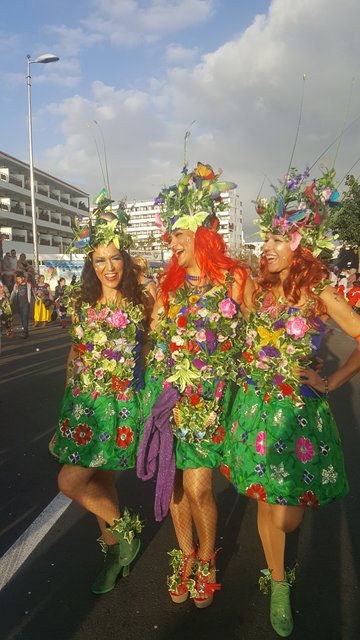Zeig deine Zähne - zeig ein Lachen - schon ist die Welt viel blumiger ♡