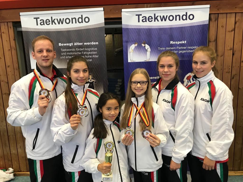 v.li.: Robin Schlickmann, Mia Merfeld, Jasmin Flotow, Emilia Grzechca, Anna-Lotta Merfeld und Emily Nitsche