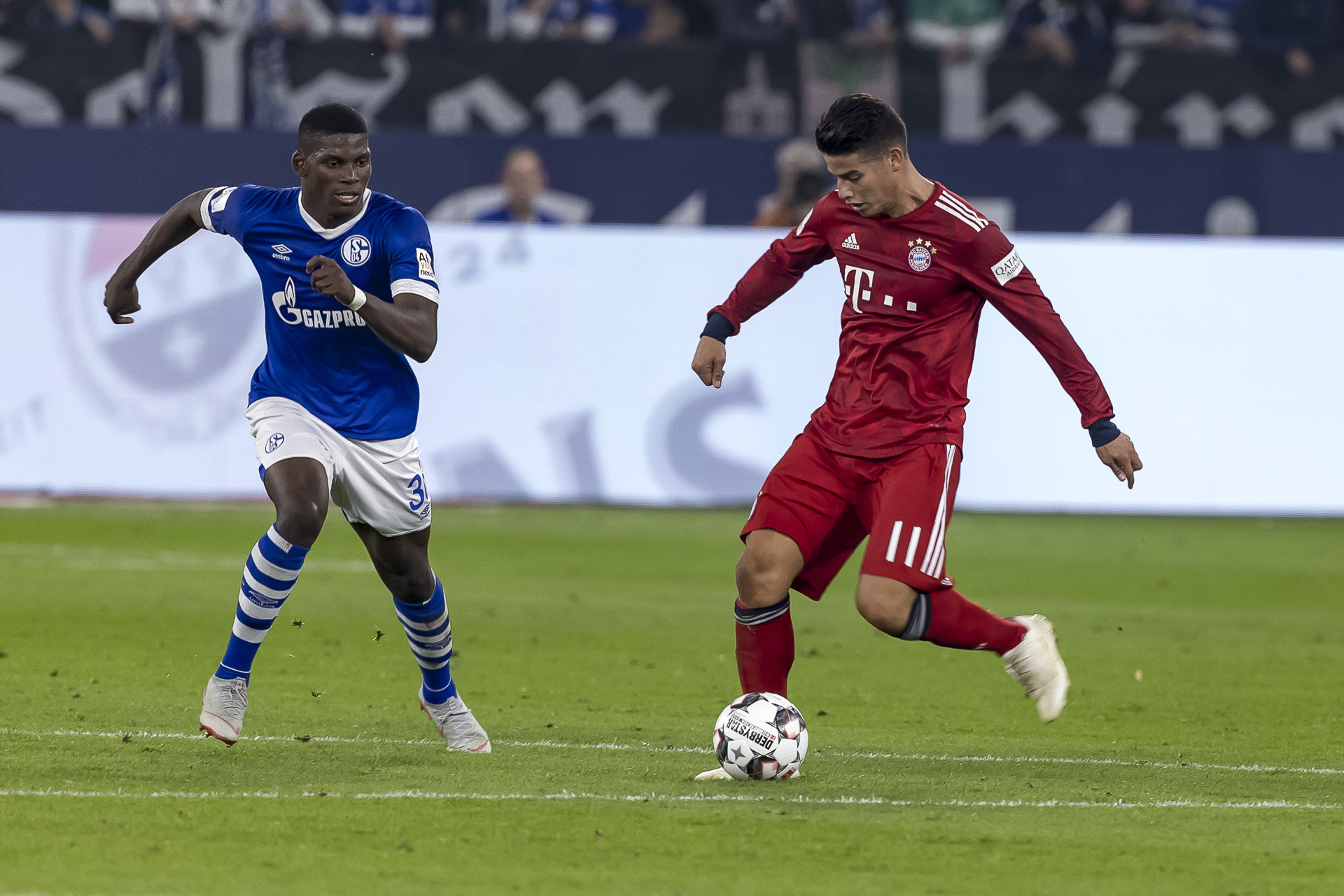 James Rodriguez (r.) erzielte den ersten Bayern-Treffer per Kopf und holte den Elfmeter, der zum zweiten führte, durch ein Foulspiel gegen sich heraus.