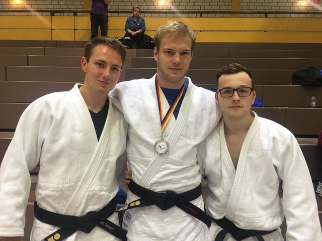 Traten für das Judo-Team Holten bei der Bezirkseinzelmeisterschaft der Männer an: Cedric Siebert, Niklas Gansser und Matthias Czepull (v.l.n.r.). (Foto: Judo-Team Holten)