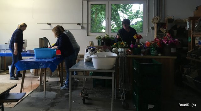 Und nebenan werden tolle Blumengestecke gebunden und gezaubert!