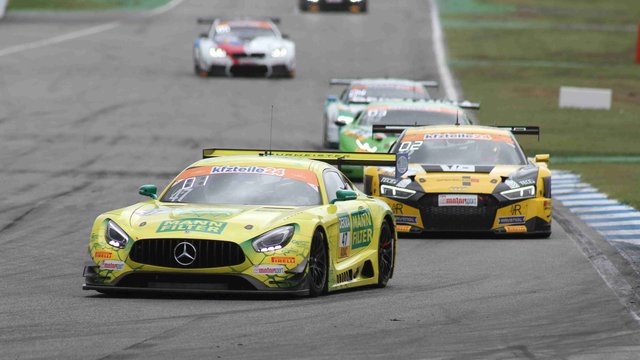 Maximilian Götz in der gelben Mamba