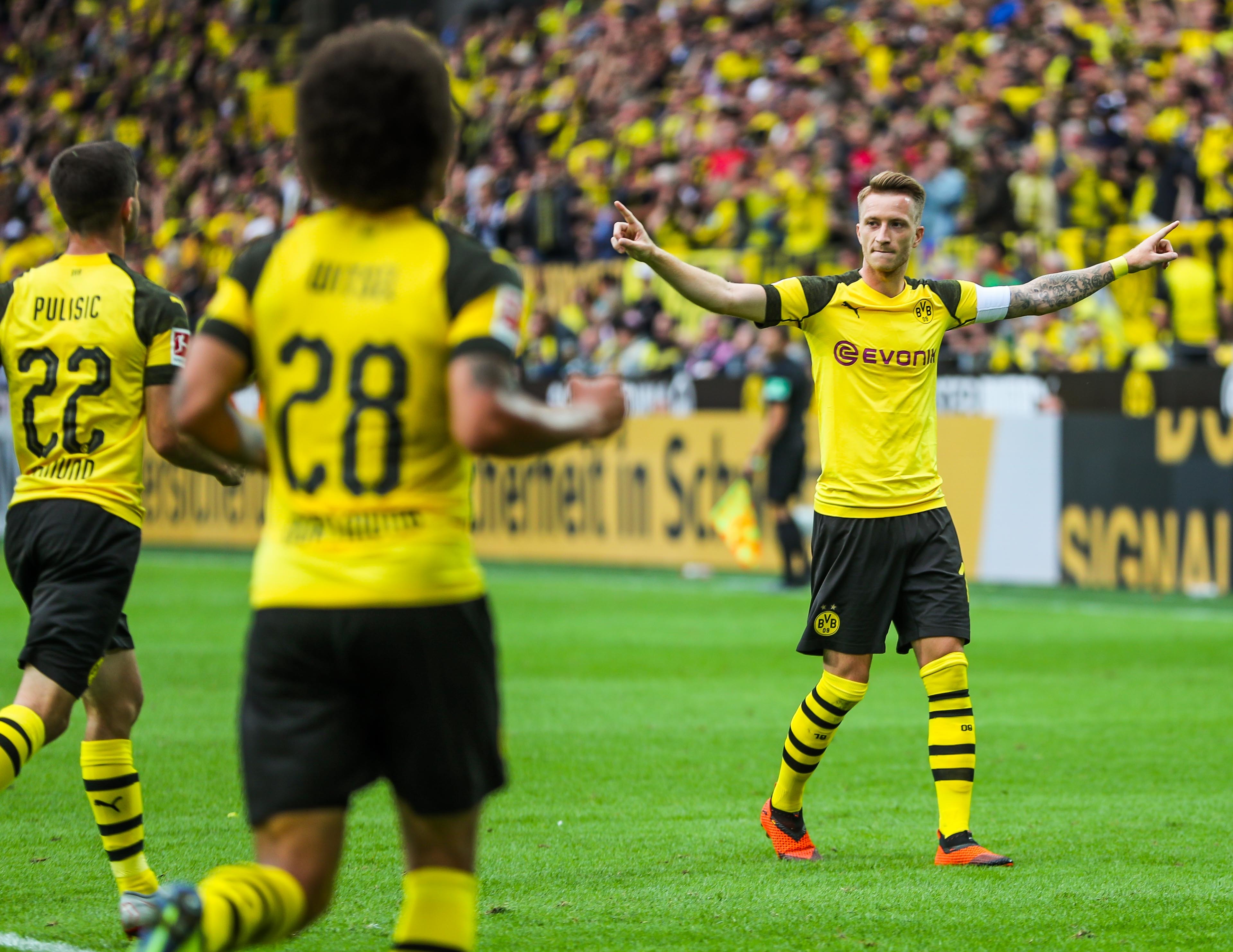 Freude pur! Marco Reus (r.) zeigte eine starke Partie gegen den 1. FC Nürnberg. Beim 7:0 über den Aufsteiger schoss der Nationalspieler zwei Tore und bereitete einen weiteren Treffer vor.