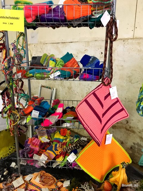 Socken und Topflappen gab es auch!