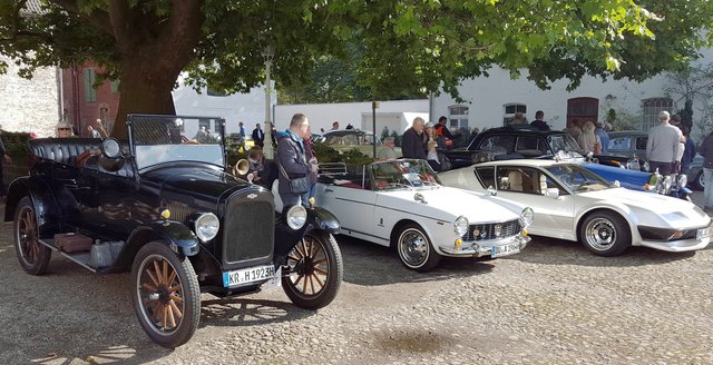Cabriolets aus verschiedensten Epochen.