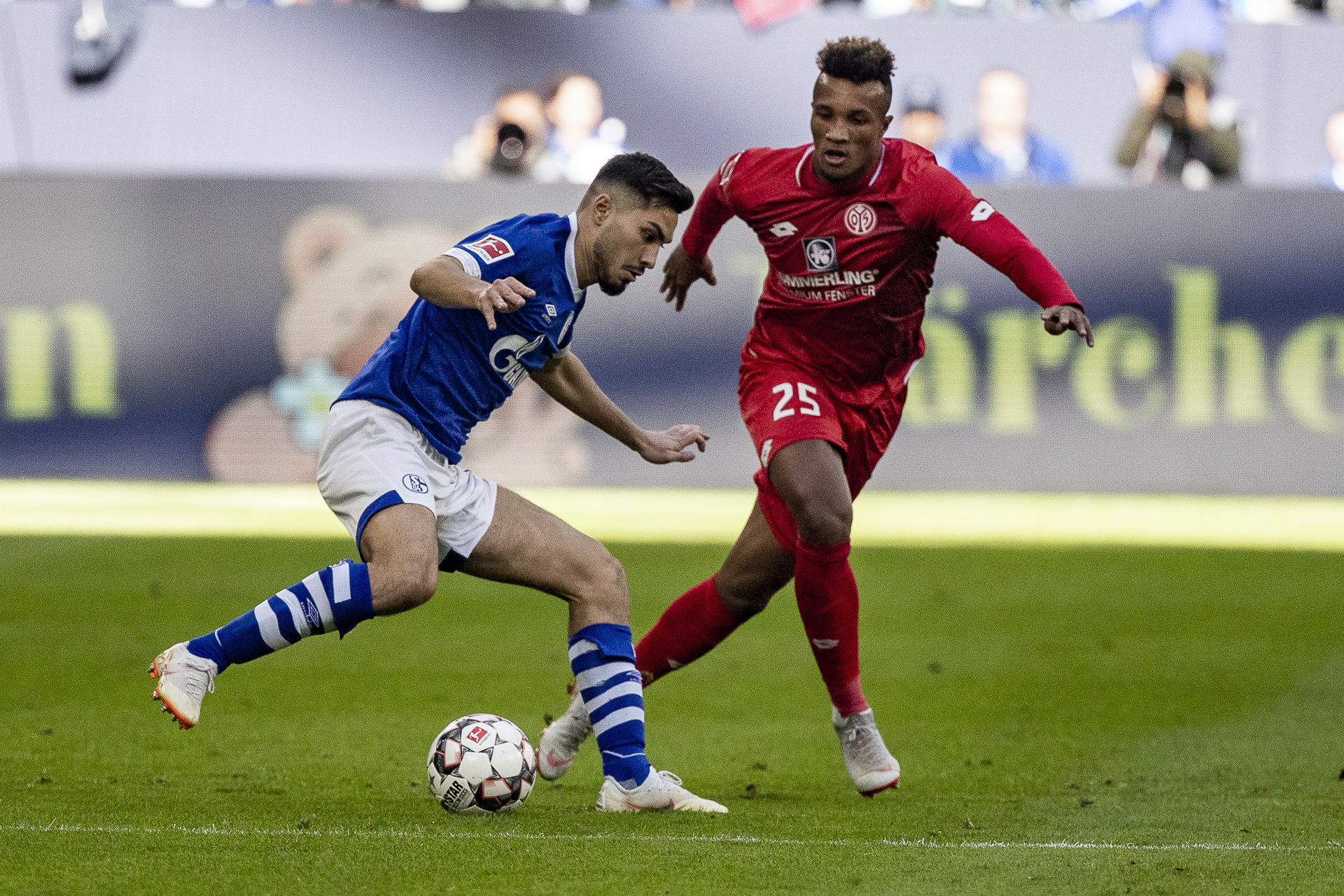Suat Serdar (l.) absolvierte ein starkes Spiel für den FC Schalke 04 gegen Mainz 05.