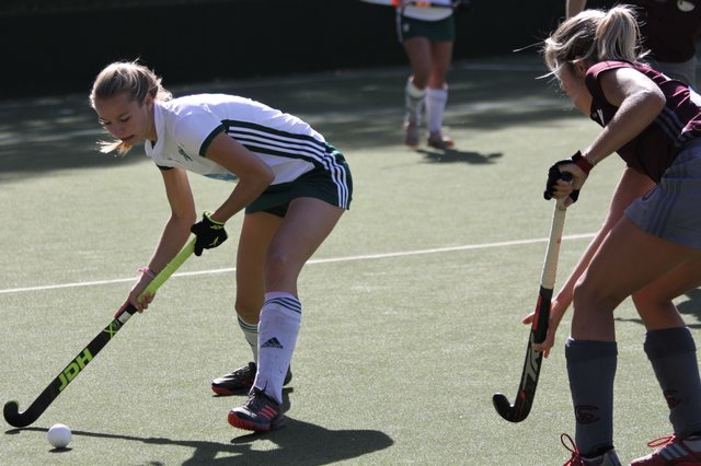 Luca Schulten (li.) im Einsatz gegen München.