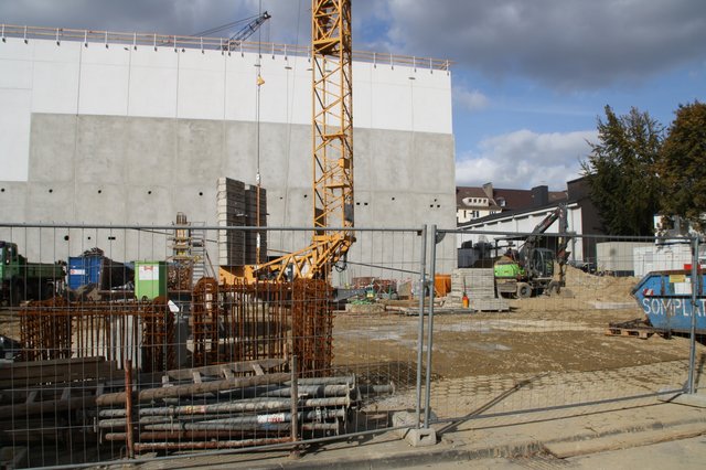 ist ja noch eine große Fläche für's Parkhaus frei