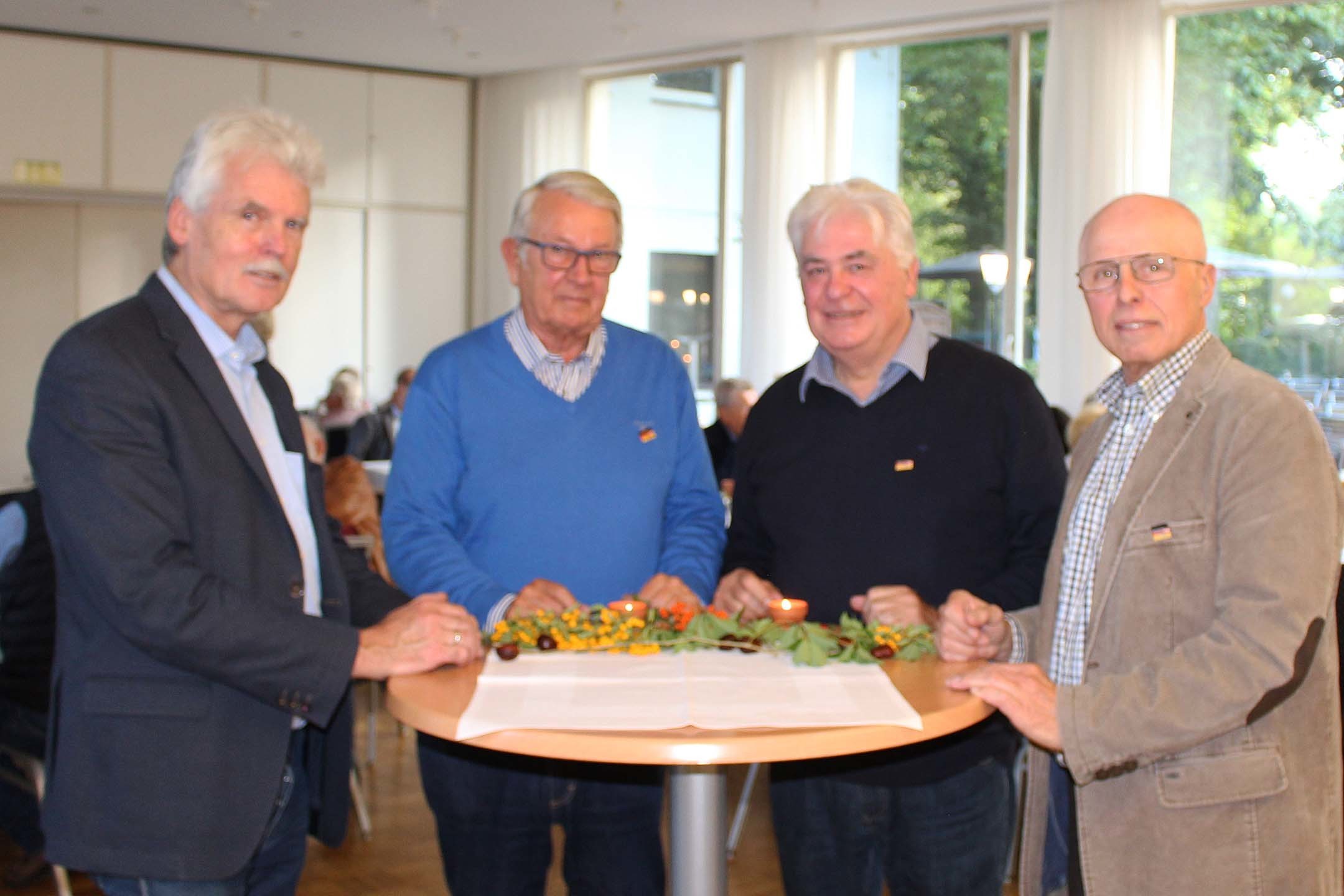 Gerhard Meyer (Vorsitzender im Stadtverband der CDU Unna), Wolfgang Maus (2. stellv.. Vorsitzender CDU Senioren-Union), Rudolf Fröhlich (Fraktionsvorsitzender der CDU im Rat der Kreisstadt Unna) und Franz Rottinger (Vorsitzender der CDU Senioren-Union Unna)