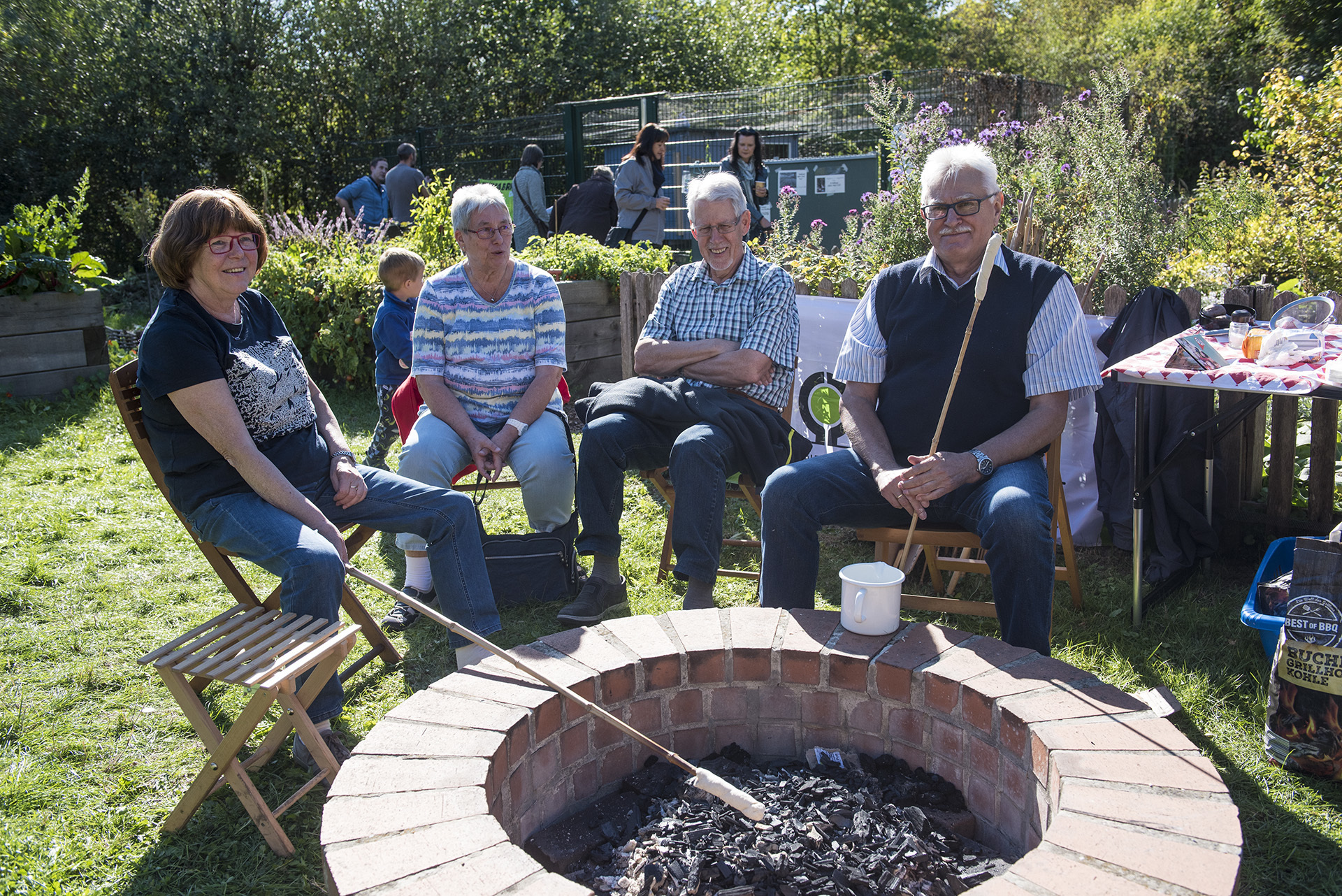 Leckeres Stockbrot am Lagerfeuer gebraten erinnerte manchen Besucher an die Jugendzeit.