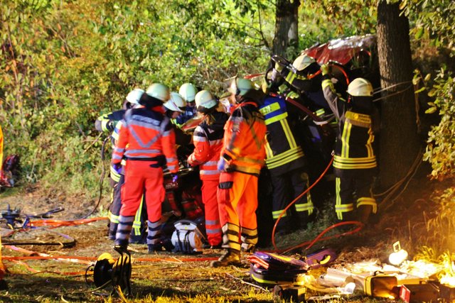Hydraulische Spreiz- und Sägegeräte mussten zur Befreiung eingesetzt werden.