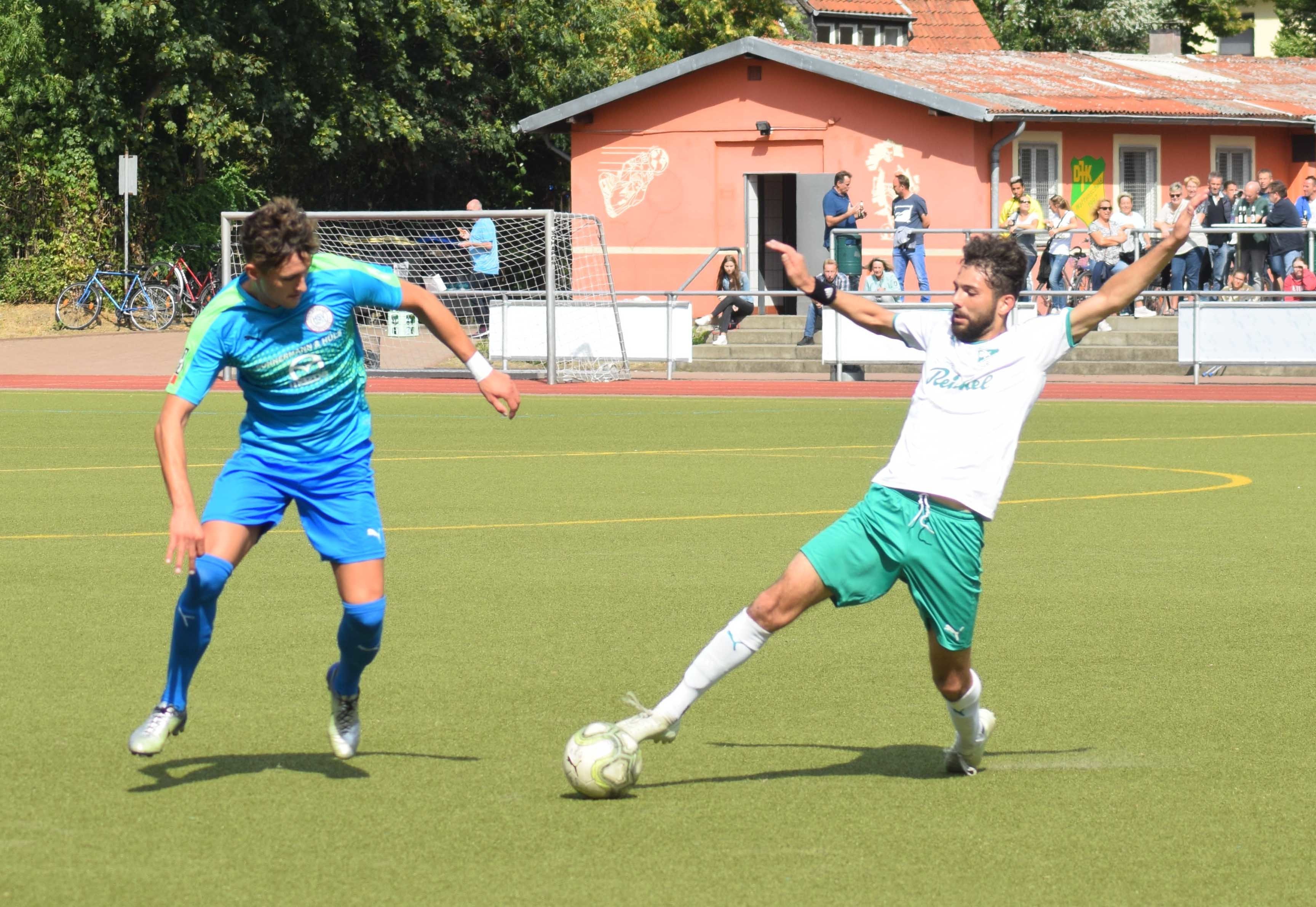 Ridvan Sari (rechts) traf in dieser Saison bereits dreimal ins Schwarze. Foto: Peter Mohr