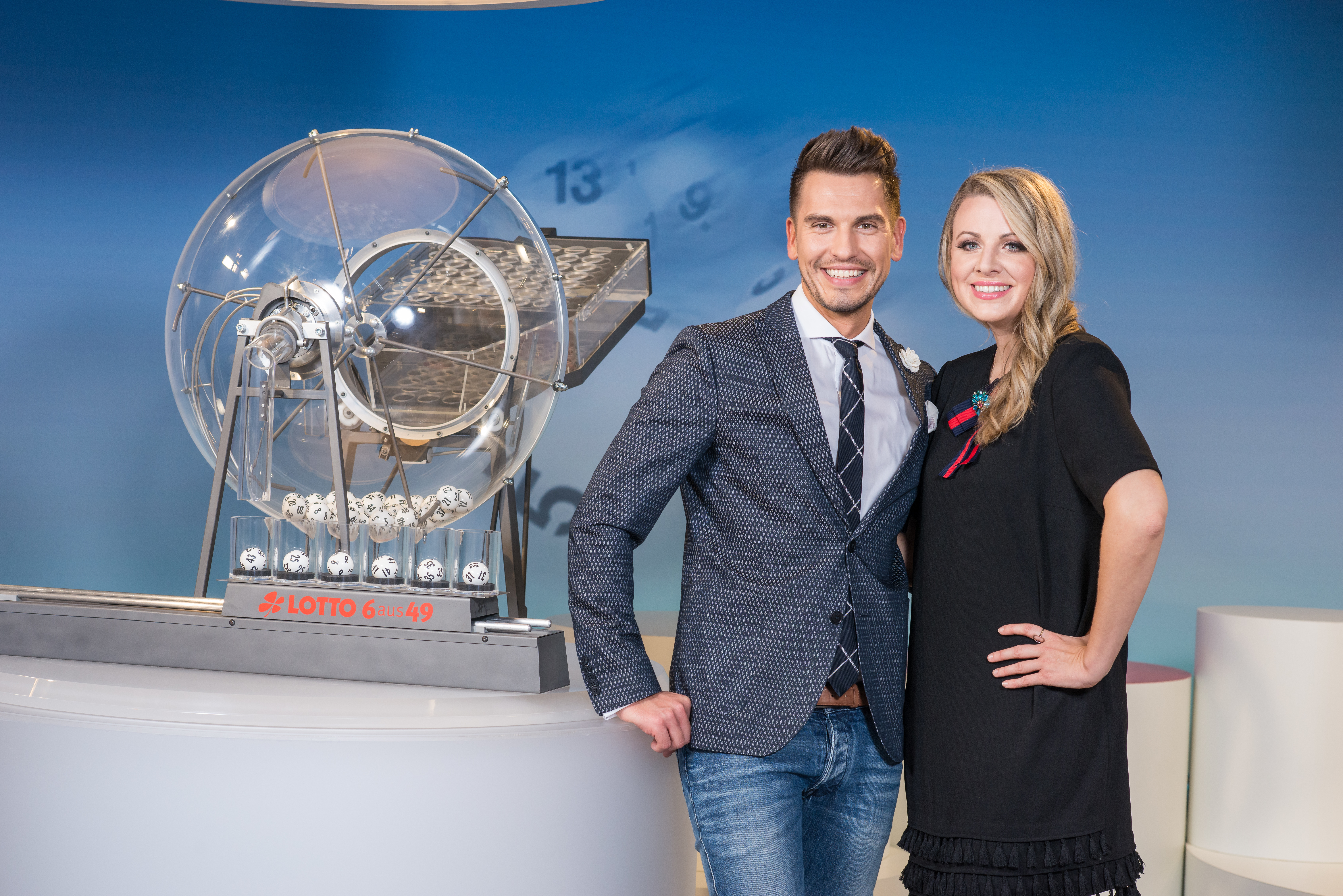 Die Lotto-Feen Miriam Hannah und Chris Fleischhauer bieten bei Facebook und Instagram einen Blick hinter die Kulissen der Lottoziehungen.
