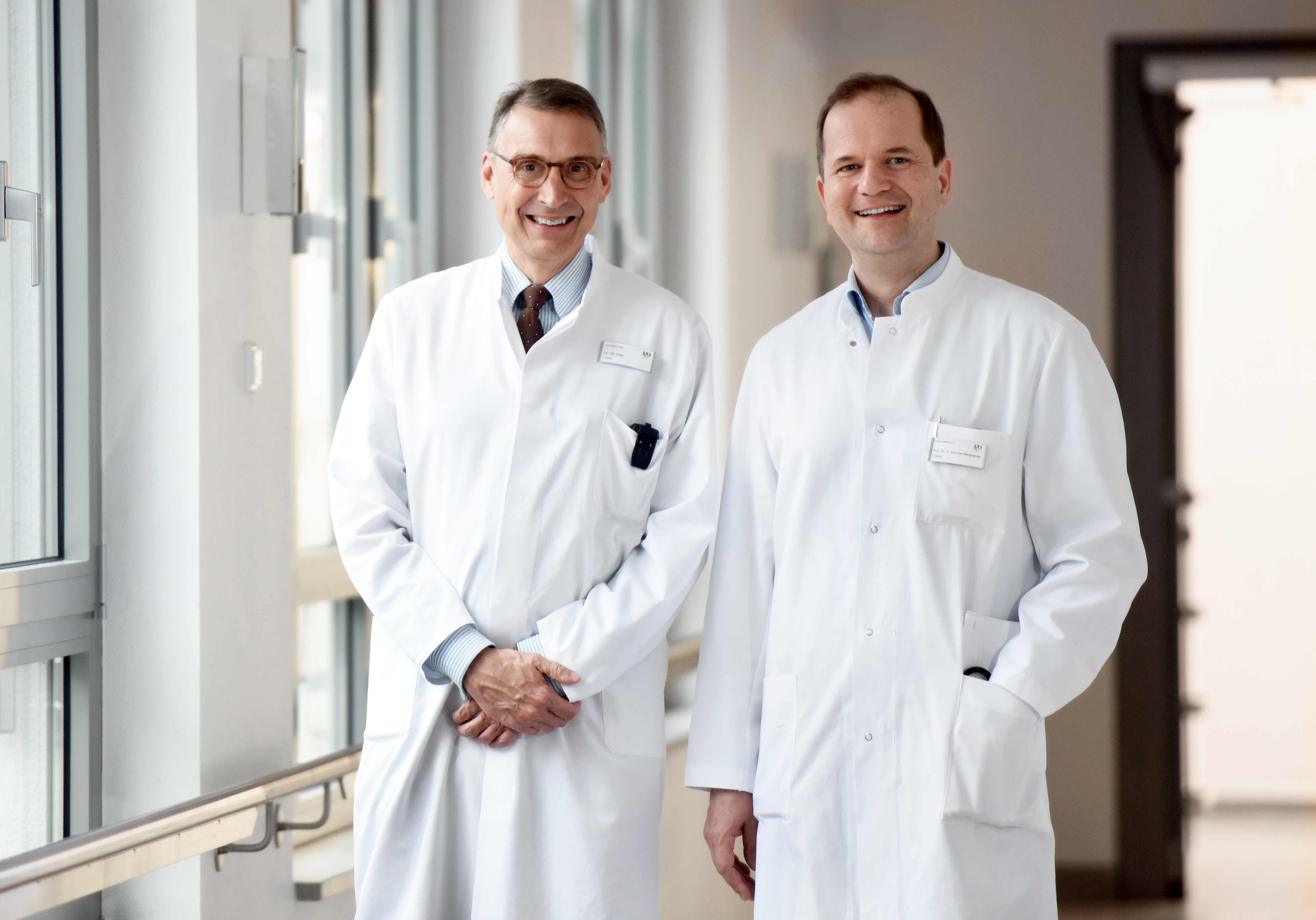 Dr. Wolf-Dieter Otte (links) und Prof. Dr. Henning Schulze-Bergkamen sind die verantwortlichen Chefärzte für das Darmzentrum.