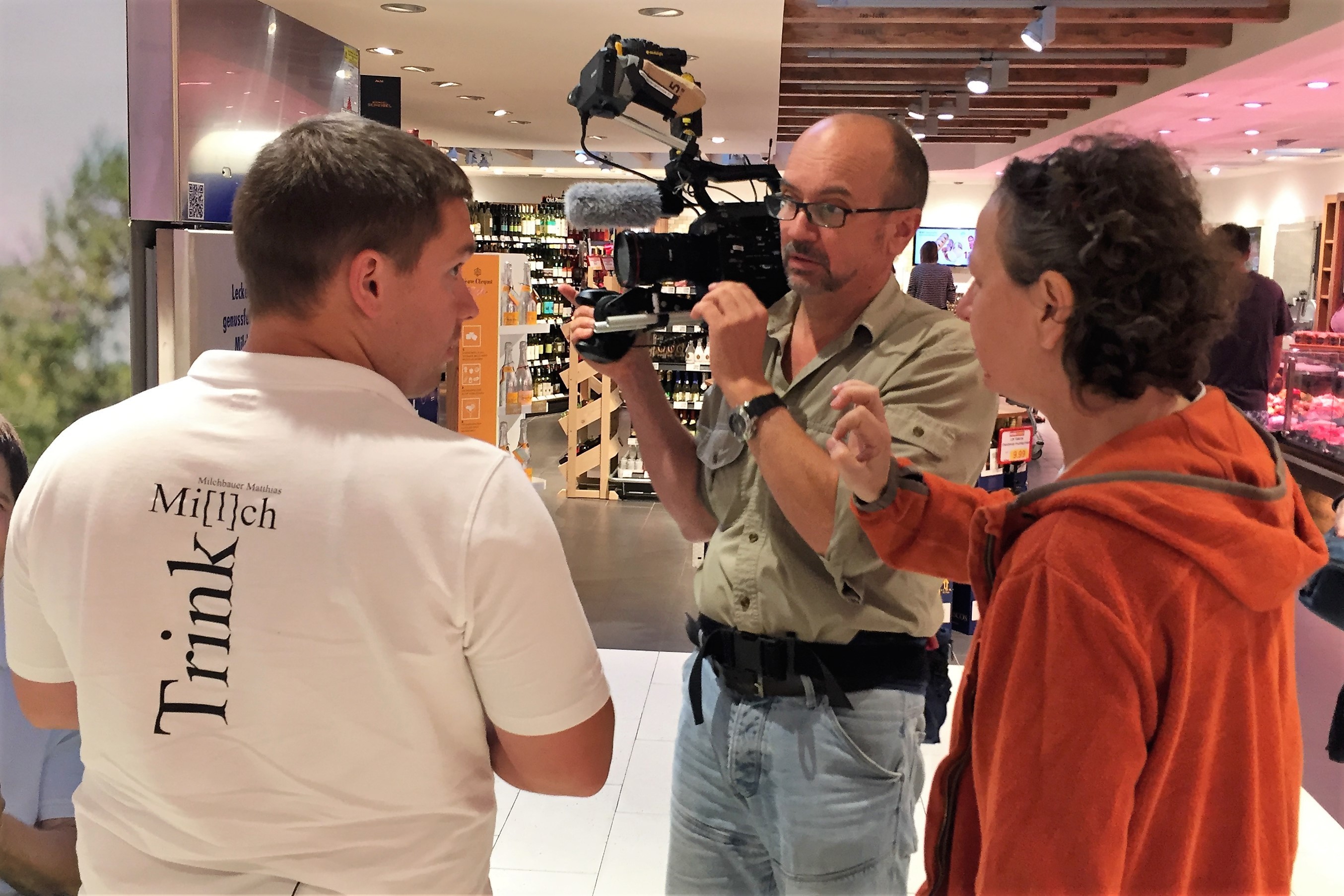 Das WDR Fernsehteam hat jetzt Milchbauer Matthias auf dem Hof Schulte-Althoff in Haltern am See besucht.
