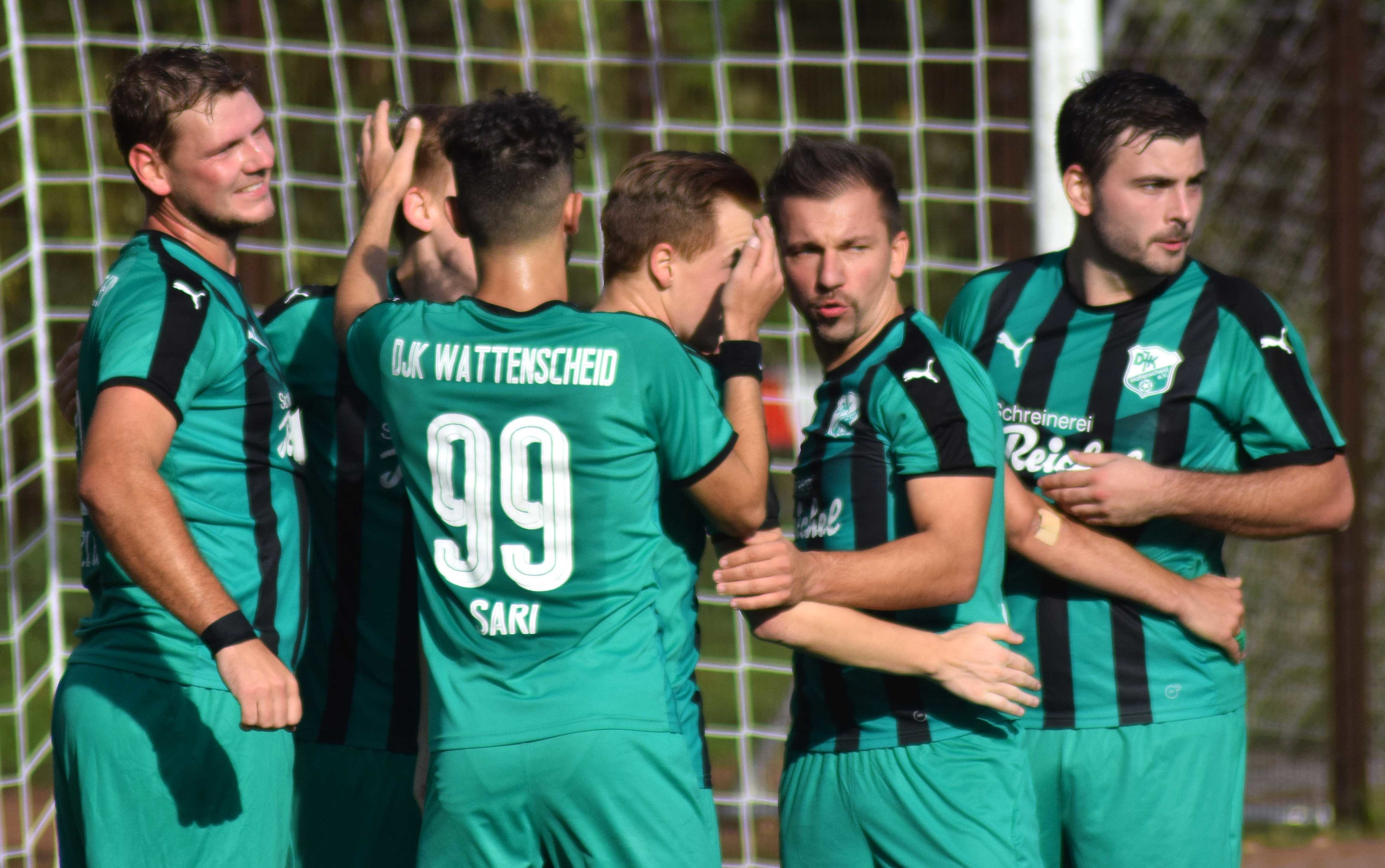 Freude bei der DJK über den zweiten Sieg in Folge. Foto: Peter Mohr
