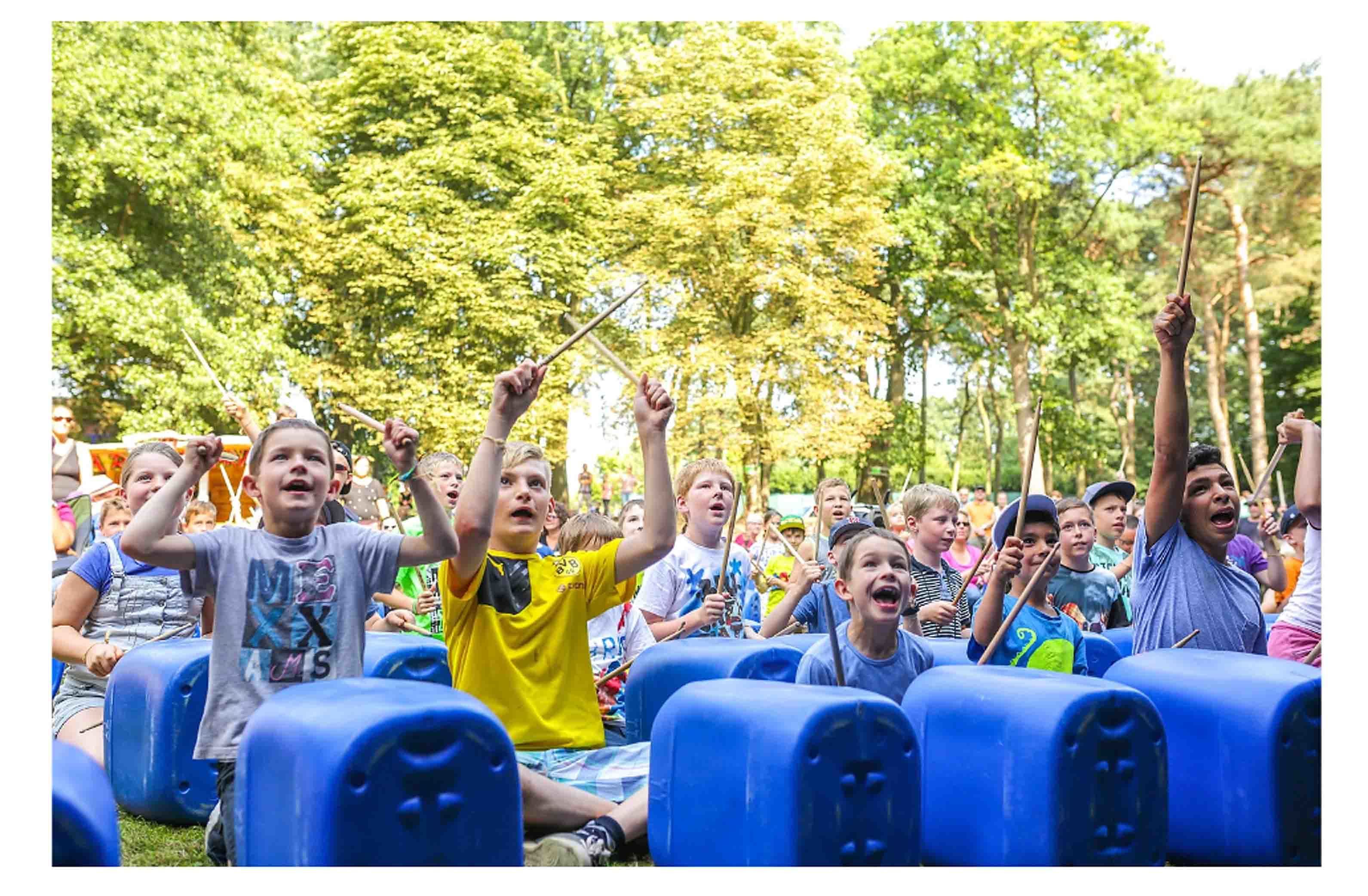 Die Kids haben mächtig Spaß beim Trommeln - das sieht man - oder?!