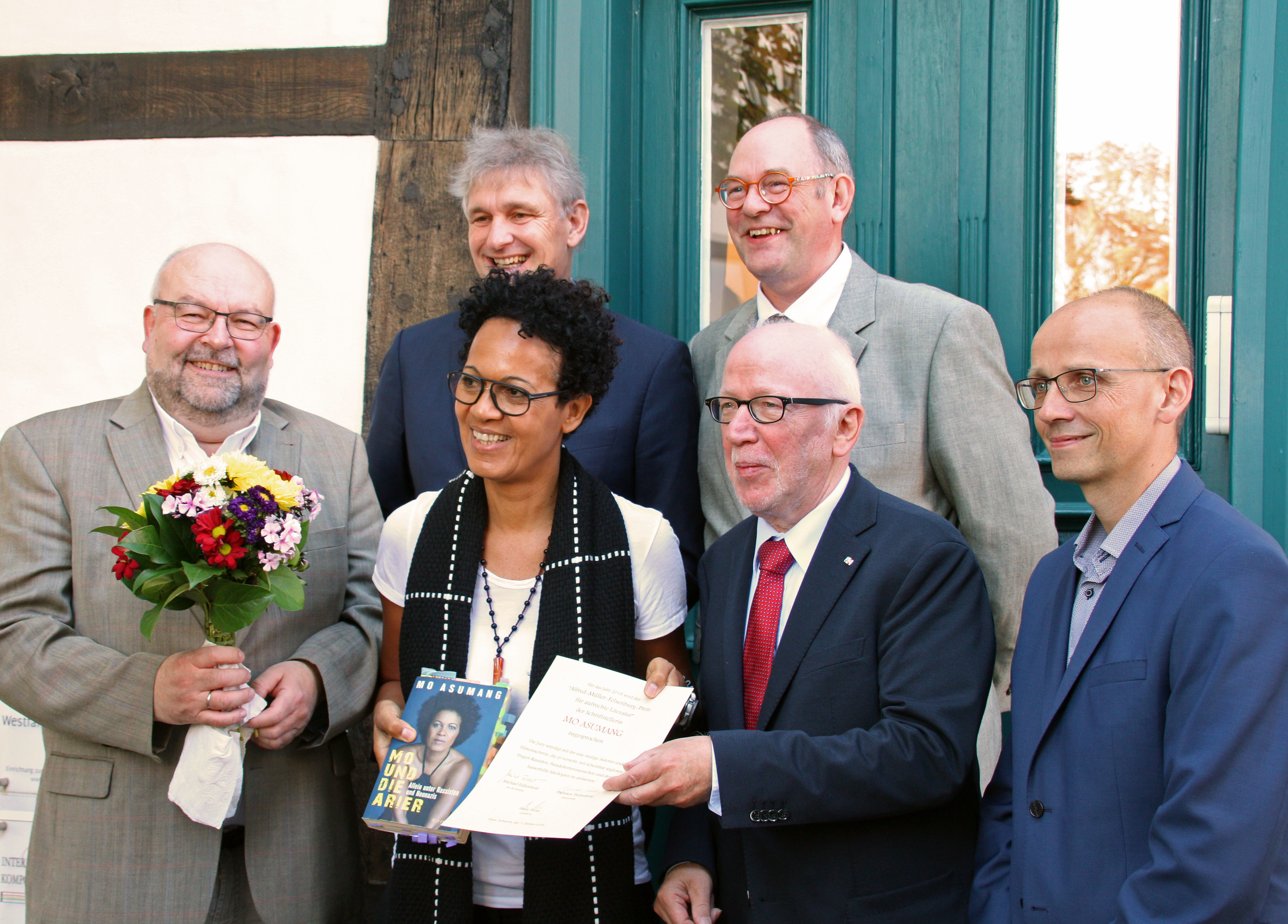 Mo Asumang wurde mit dem Alfred-Müller-Felsenburg-Literaturpreis geehrt.