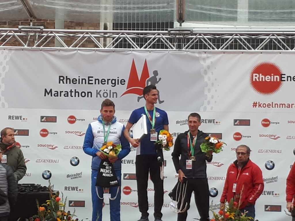 Der Dorstener Thorben Dietz (re) wurde Zweiter beim Halbmarathon in Köln in 1:05:29 std.