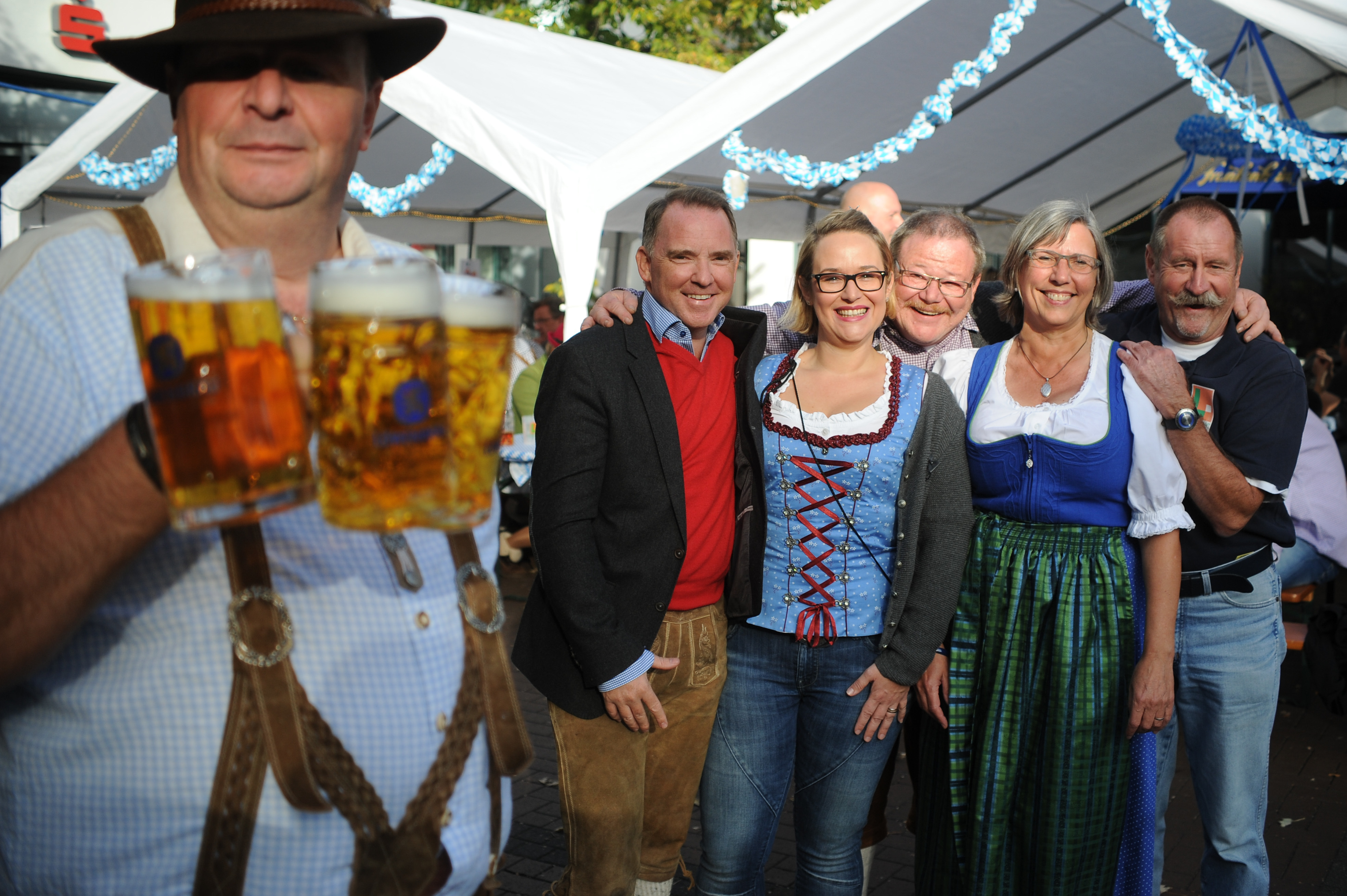 Freuten sich über viele Besucher, viel Sonne und gute Stimmung: die Werbegemeinschaft Lintorf.