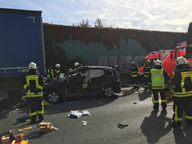 Blick auf die Einsatzstelle auf der Autobahn A1.